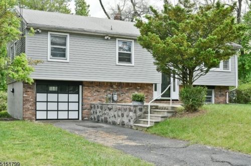 7 Brookside Dr, Rockaway NJ 07866-1029 exterior