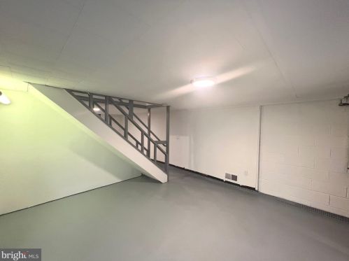 1871 Arena Dr, Trenton NJ 08610-2605 exterior