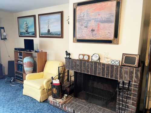 9221 70th St, Milwaukee, WI 53223-1107