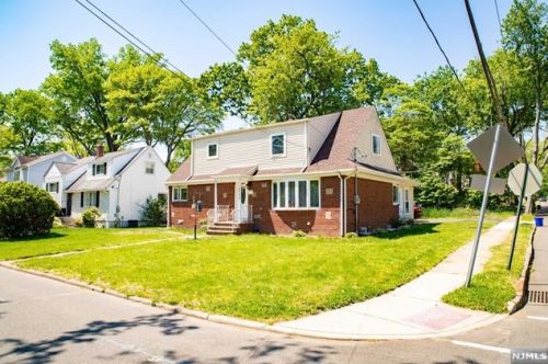 1794 Rensselaer Rd, Teaneck, NJ 07666-6311