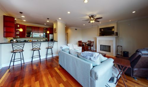 2224 Touhy Ave, Chicago, IL 60645-3412