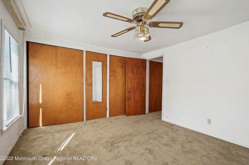 71 Ctr St, East Freehold NJ 07728-2430 exterior