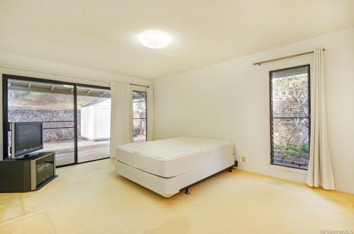 2146 Halakau St, Honolulu HI 96821-2631 exterior