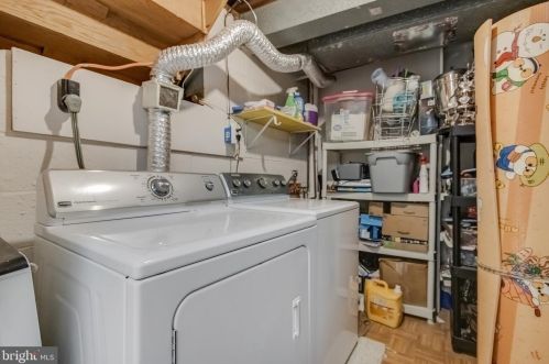 8717 Liberty Ln, Rockville MD 20854-3638 exterior