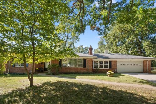 2120 Old Manor Rd, Saint Louis, MO 63136-4437