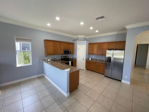 6044 Dogleg Dr, Naples FL 34113-1688 exterior