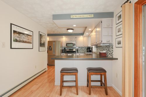 247 Elm St, Concord NH 03303-3322 exterior