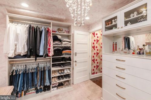 2109 Locust St, Philadelphia PA 19103-4802 exterior