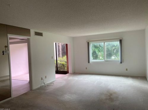 214 Bobolink Way, Naples FL 34105-2664 exterior