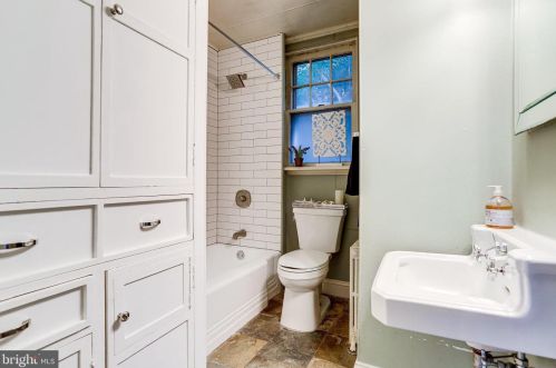 1801 Commonwealth Ave, Alexandria VA 22301-1403 exterior