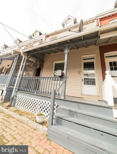 651 Hebrank St, Lancaster, PA 17603-5633