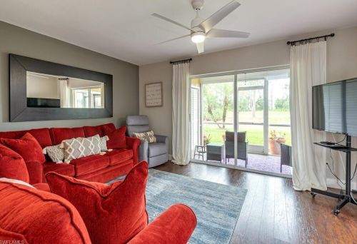 7360 Glenmoor Ln, Naples, FL 34104-6784