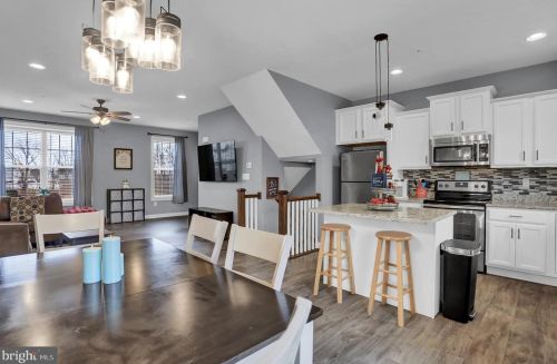 206 Overlook Dr, Hanover PA 17331-9136 exterior