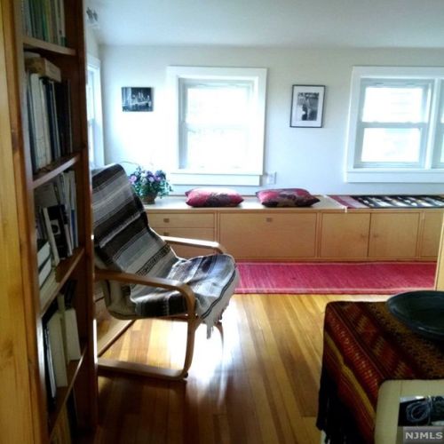 3 Old Wood Rd, Edgewater NJ  07020-1212 exterior