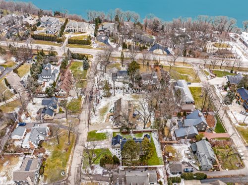 405 Daphne Rd, Milwaukee WI  53217-4242 exterior