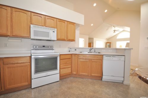 2073 Jordan Villa Dr, Taylorsville UT exterior