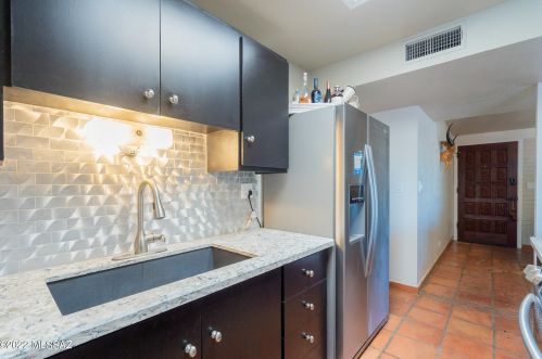 7925 Beverly St, Tucson AZ 85710-5803 exterior