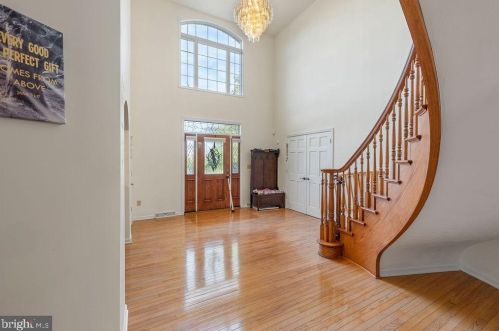 381 Thornhill Dr, Hanover PA  17331-7976 exterior