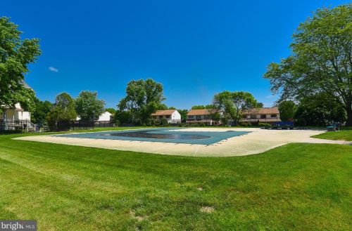 27 Providence Frg Rd, Limerick PA 19468-2905 exterior