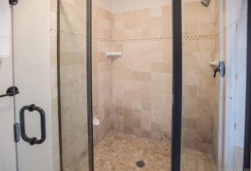 242 Barrack Hl Rd, Ridgefield CT 06877-3006 exterior