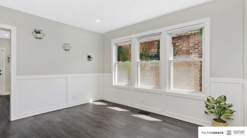 8339 Oglesby Ave, Chicago IL  60617-1929 exterior