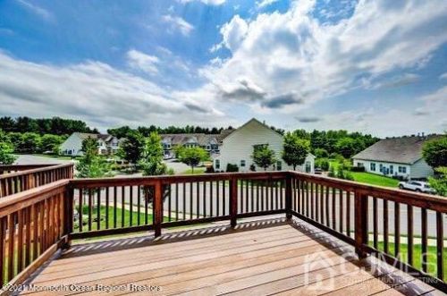 31 Daly Ct, Old Bridge NJ  08857-4410 exterior