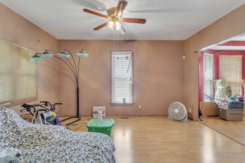 1261 36, Milwaukee WI 53215-1437 exterior