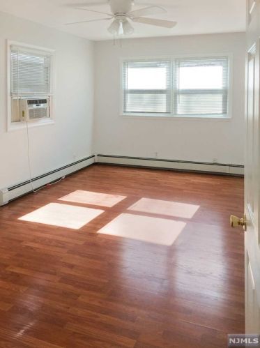 16 Vly Pl, Edgewater NJ 07020-1311 exterior