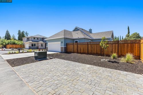 1711 Berrywood Dr, Concord CA 94521-2142 exterior