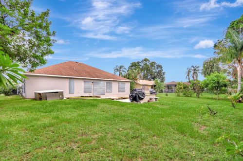 502 Ferris Dr, Fort Pierce FL 34983-8630 exterior