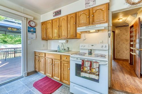 551 18 St, Babylon NY 11704-2206 exterior