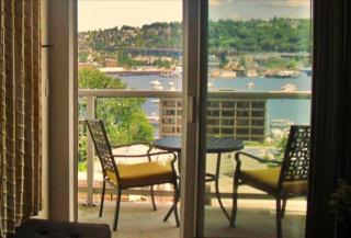 1735 Dexter Ave, Seattle WA  98109-3022 exterior