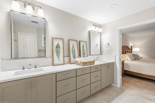 909 Reef Pt Cir, Naples FL 34108-8772 exterior