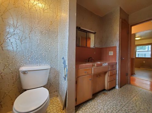 7100 Hope Ave, Milwaukee WI 53216-1058 exterior