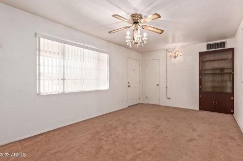 8301 28th Dr, Phoenix AZ 85051-8464 exterior