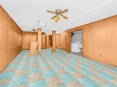 2017 Givan Ave, Bronx NY 10469-2645 exterior