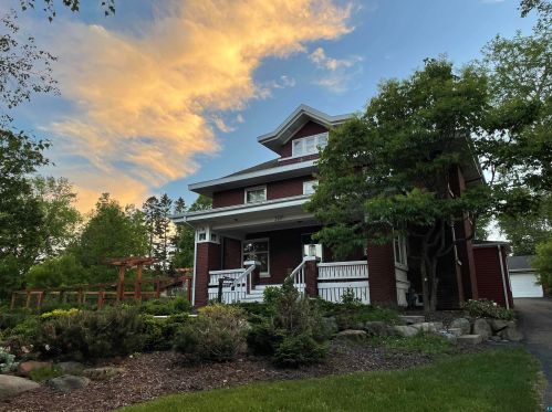 2127 Columbus Ave, Duluth MN 55803-2516 exterior