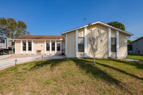 1331 Navajo Ln, Fort Pierce, FL 34983-3127