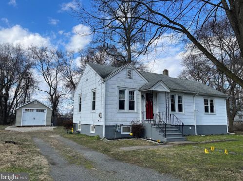 56 Mandl St, Trenton, NJ 08619-3604