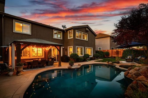 961 Glennfinnan Way, Folsom, CA 95630-6111