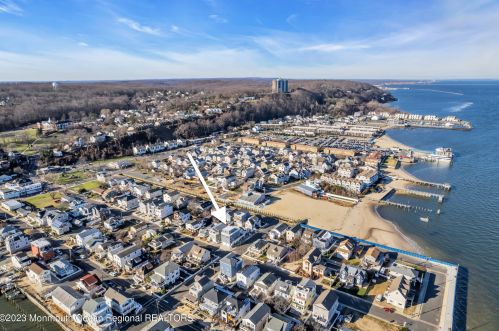 26 Waterwitch Ave, Monmouth Hills NJ  07732-1439 exterior