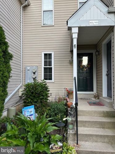 402 Derry Dr, Chester, PA 19014-1251