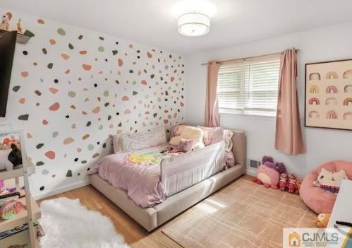 9 Estok Rd, Edison NJ  08817-4117 exterior