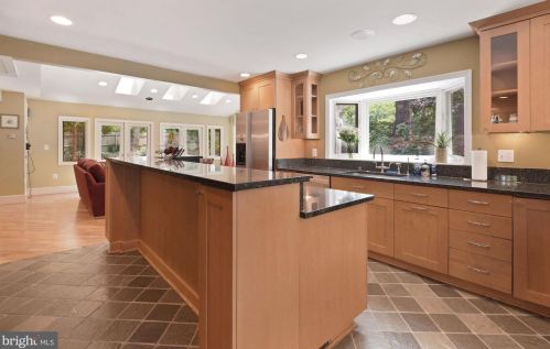 9 Bethayres Ct, Rockville MD 20855-2020 exterior