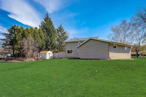 9200 Ironwood Ln, Milwaukee WI  53217-1211 exterior