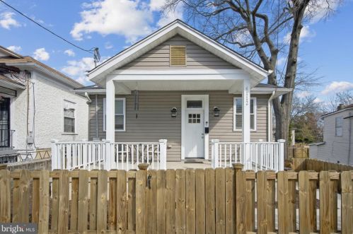 4112 Gault Pl, Washington, DC 20019-3536