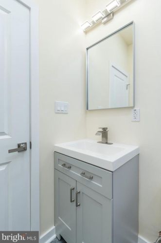 2418 Iseminger St, Philadelphia PA  19148-3518 exterior