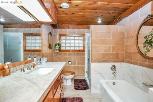 2884 Ln Dr, Concord CA 94518-2106 exterior