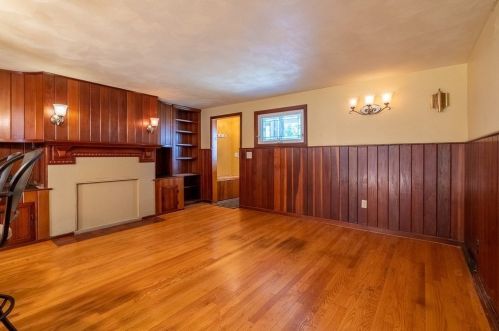 25 Chestnut St, West Springfield MA 01089-2804 exterior