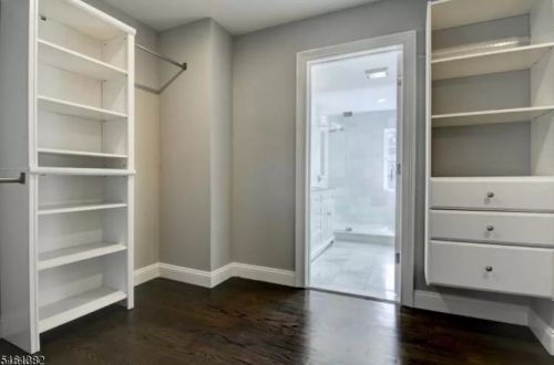 30 Elmwood Dr, Livingston NJ  07039-2205 exterior